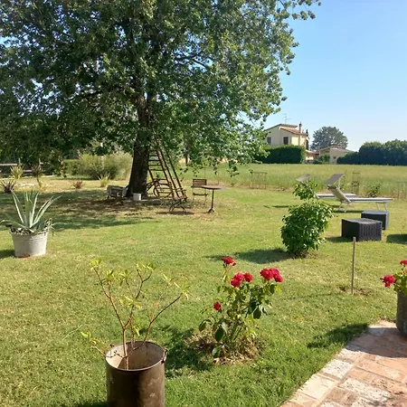 Bed & Breakfast Beb Montefratta 3*