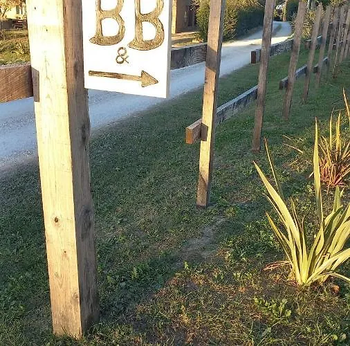 לינה וארוחת בוקר Beb Montefratta