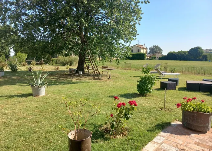 Bed & Breakfast Beb Montefratta 3*